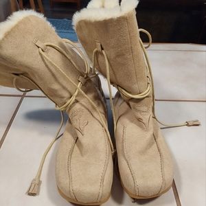 Women's tan snow boots